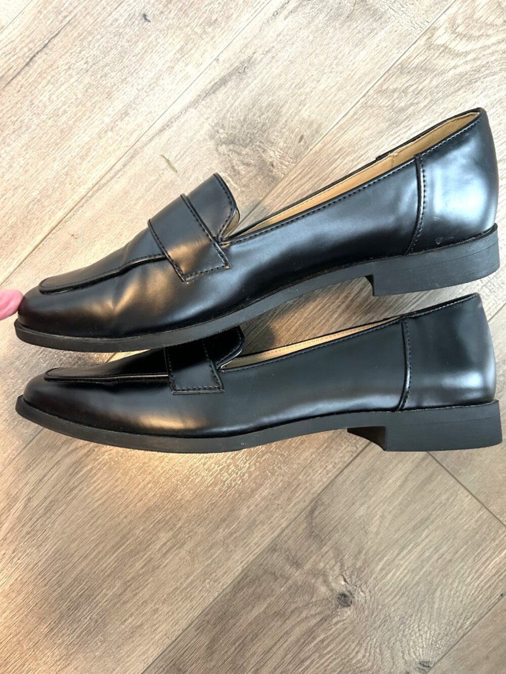 NWOT Liz Claiborne Jansey black loafer, size 9M - Picture 2 of 4